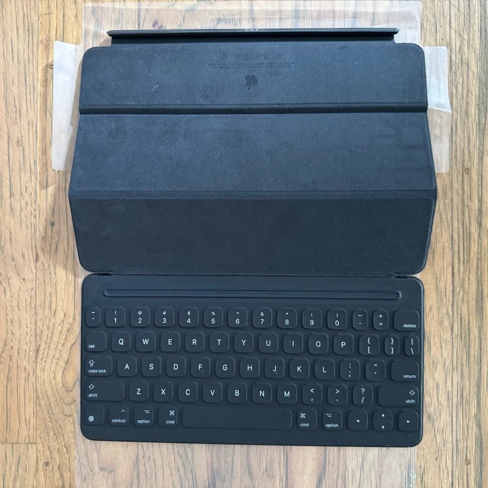[NIB] Official iPad Smart Keyboard for iPad
